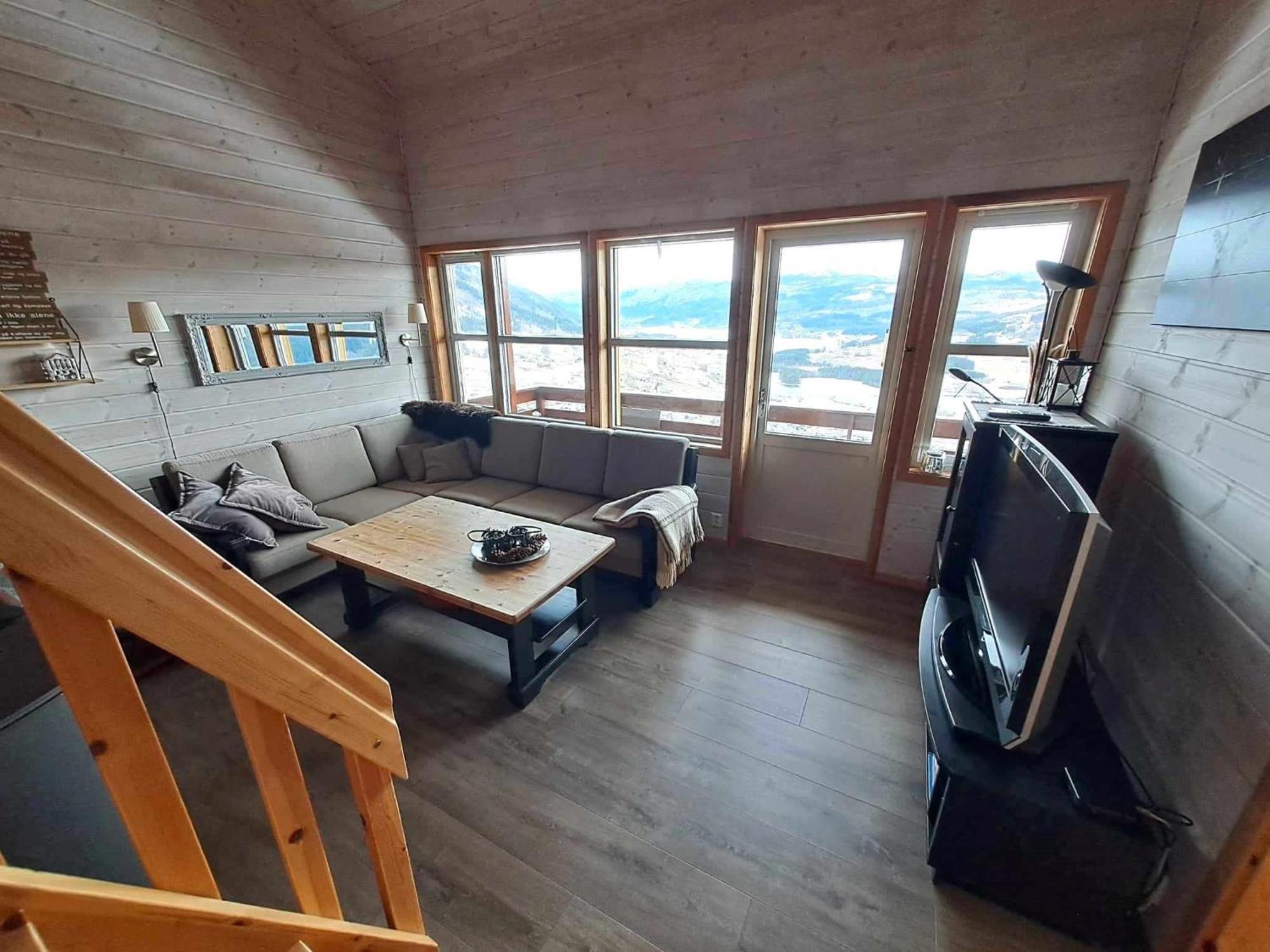 Voss * Skulestadmo